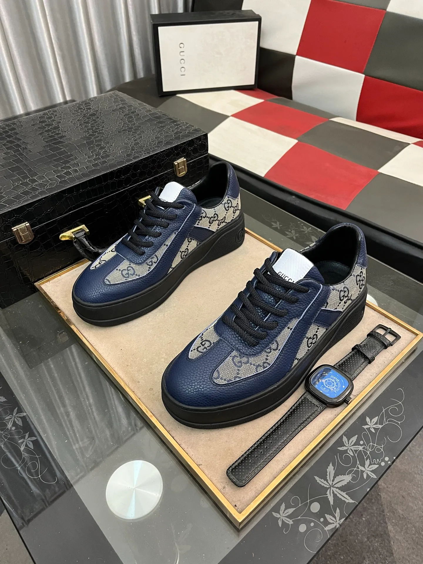 Men's shoes💰420⌚️⌚️[GUCCI] Gucci men's casual shoes are absolutely popular🔥The ultimate matching item for trendy men! The charm of super texture is irresistible, the main recommendation, the flower leather color is bright! The upper is made of high-quality cowhide with branded fabrics, pigskin lining for the feet, and wear-resistant rubber sole, which is noble and elegant! Extremely comfortable🎁🎁You can be as handsome as you want💪 38-443️⃣colors available